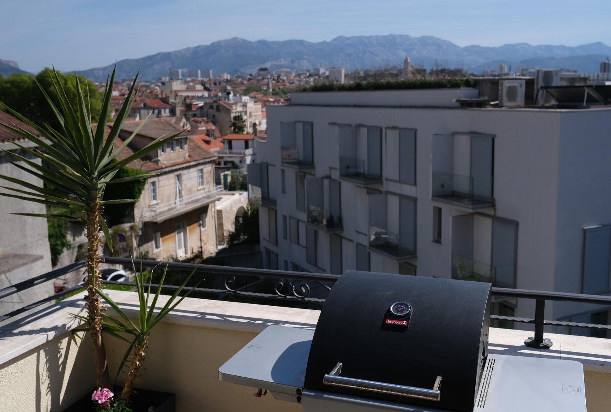 Prime Location Penthouse Apt With A Large Terrace Split Exteriör bild